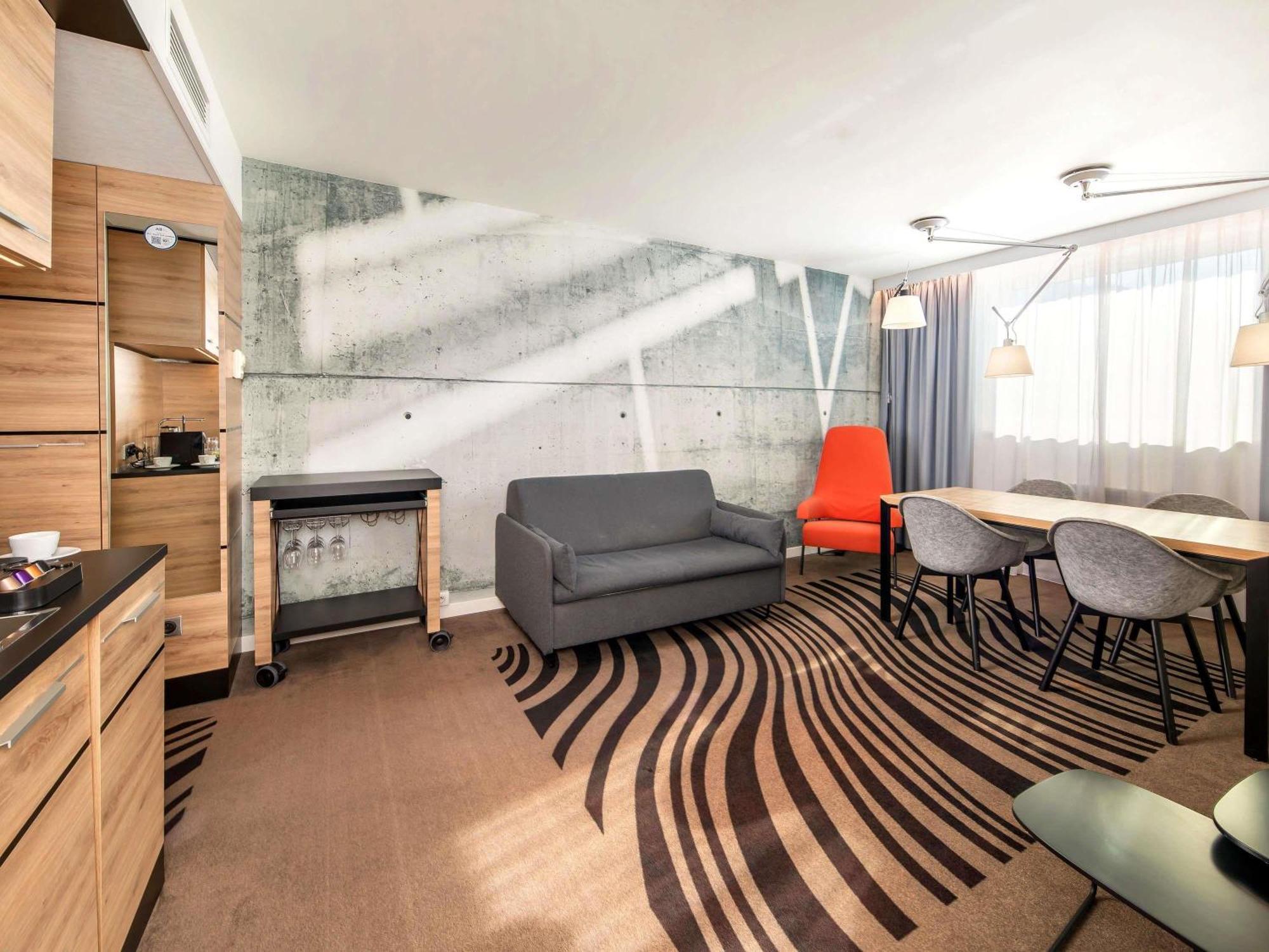 Superior Suite with Queen Bed and Kitchenette
